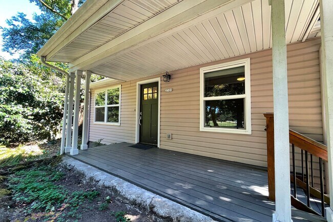 Building Photo - Charming Kenton Bungalow with Large Fenced Yard, Central A/C, Washer/Dryer