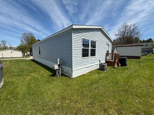 Foto del edificio - 15588 Pine Ridge Dr