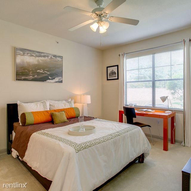 Foto del edificio - 1 br, 1 bath Apartment - 10701 S 1st St 700