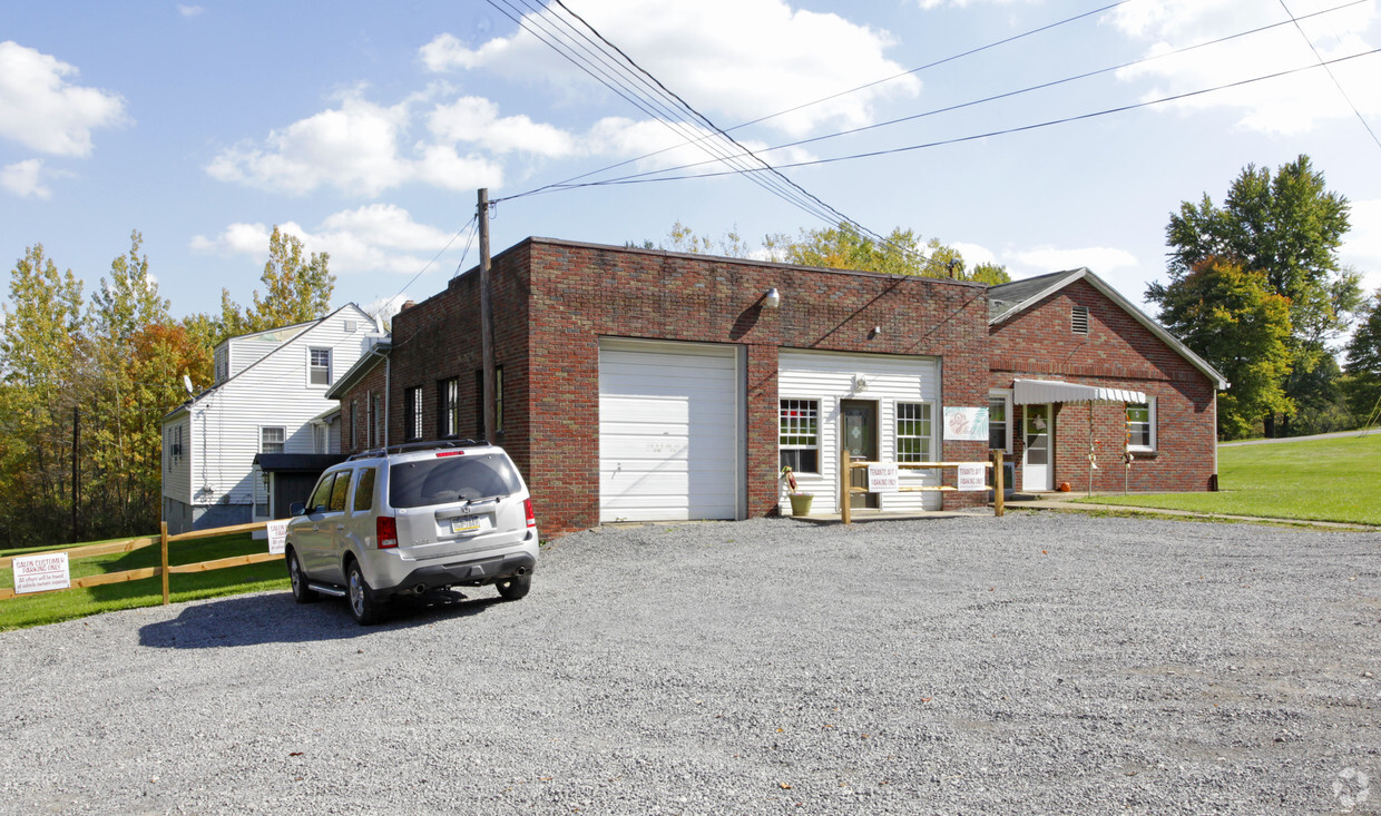 Building Photo - 1302-1304 W Sunbury Rd