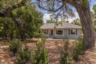 Building Photo - 605 W Ojai Ave
