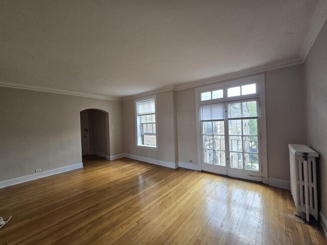 Building Photo - 909 Elmwood Ave