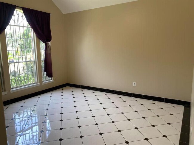 Building Photo - 11830 Meadow Pl Dr