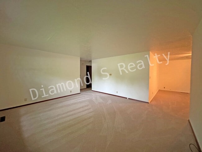 Building Photo - Charming 3 bedroom home close to Cooper So...