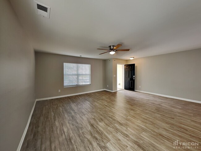 Foto del edificio - 9326 John Russell Rd