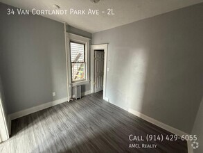 Building Photo - 34 Van Cortlandt Park Ave