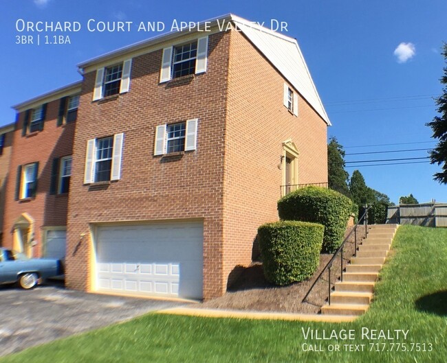 Building Photo - ONE MONTH FREE RENT! Roomy 3-bed townhome ...