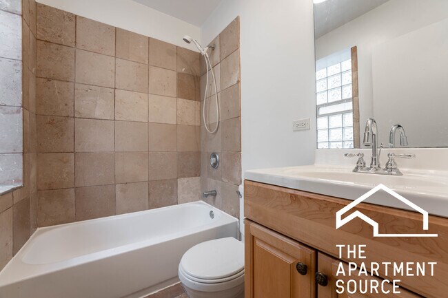 Building Photo - 1254 N Greenview Ave