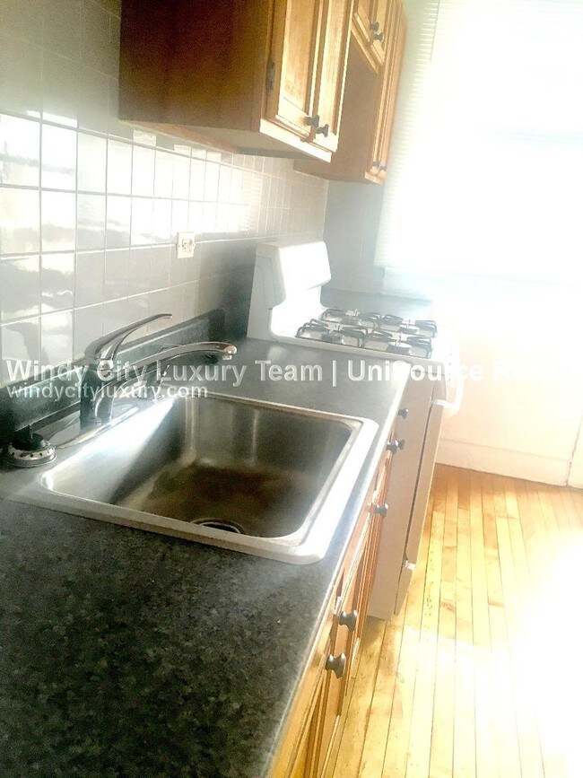 Building Photo - 5412 S Ingleside Ave