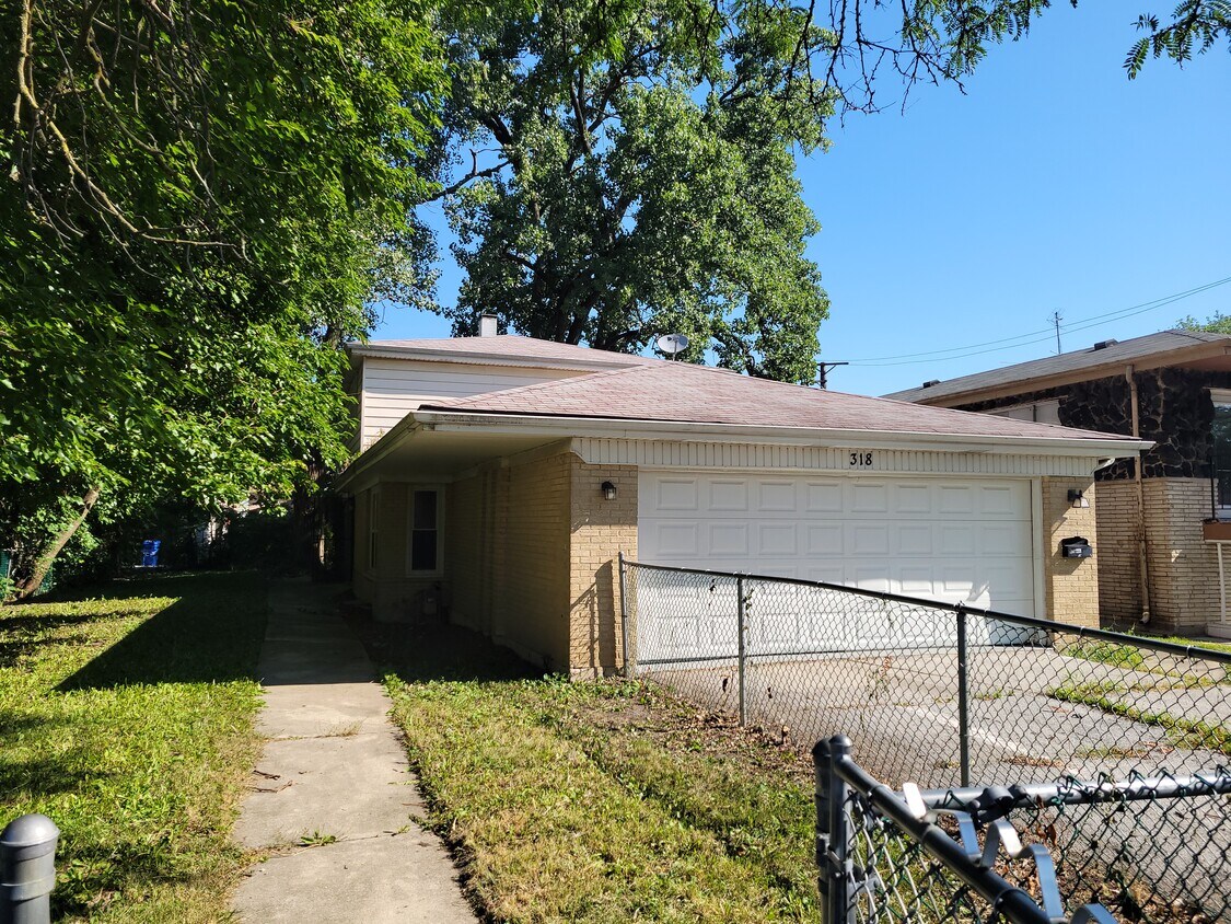 318 W 102nd Pl, Chicago, IL 60628 House Rental in Chicago, IL