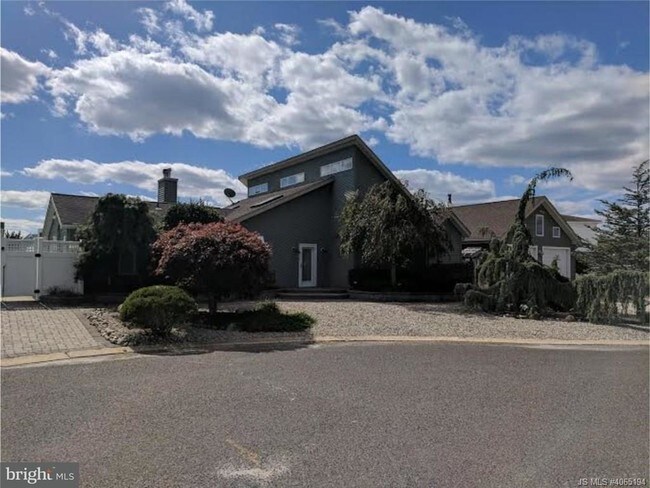 Building Photo - 197 Southard Dr