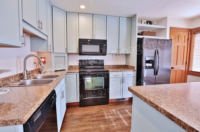 Foto del edificio - 3 bedroom home in the Sherwood Shores Neig...