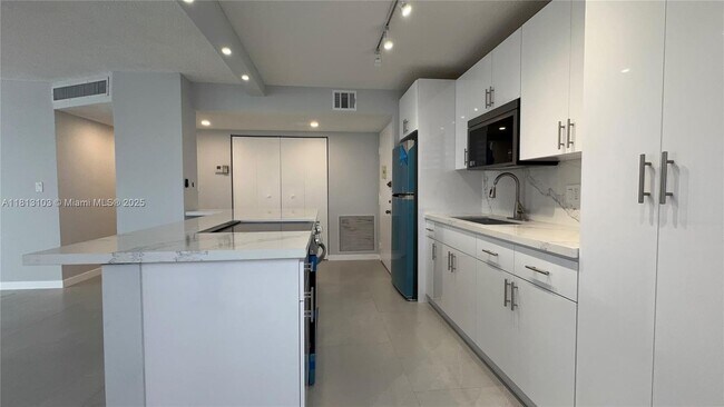 Foto del edificio - 1300 NE Miami Gardens Dr
