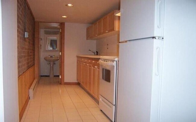 Building Photo - 1 bedroom in Chicago IL 60618