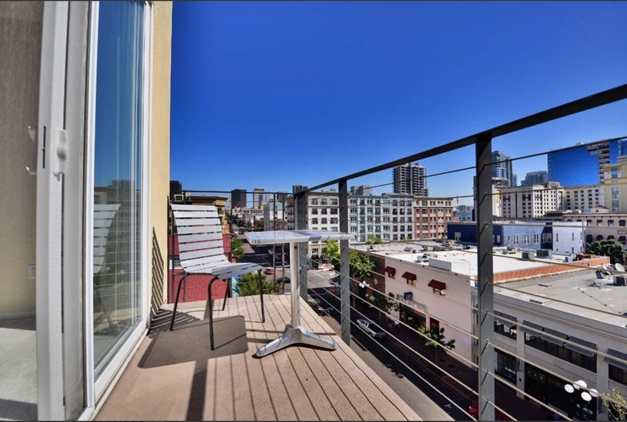 Primary Photo - Fantastic Penthouse Unit Downtown Marina D...