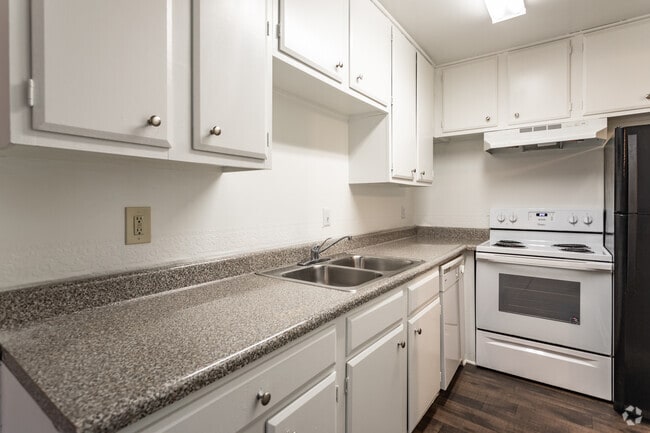Interior Photo - Harbor Oak Townhomes