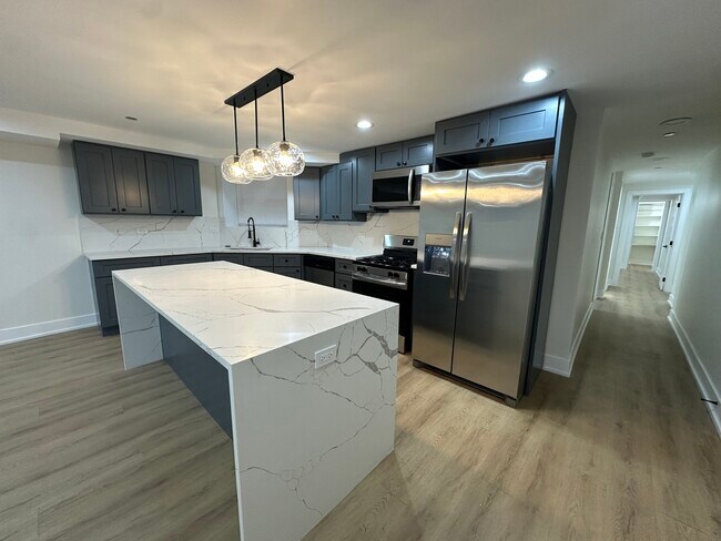 Foto del edificio - 4338 N Clarendon Ave
