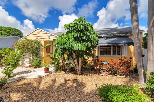 Photo - 341 Nottingham Blvd House