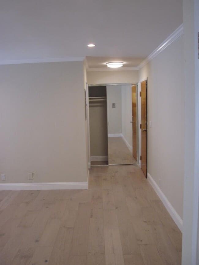 Building Photo - 1 bedroom in Oakland CA 94612