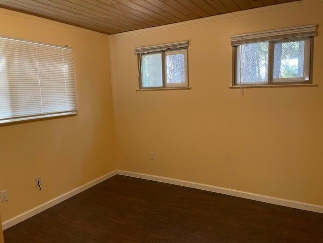 Building Photo - 1242 Tata Ln