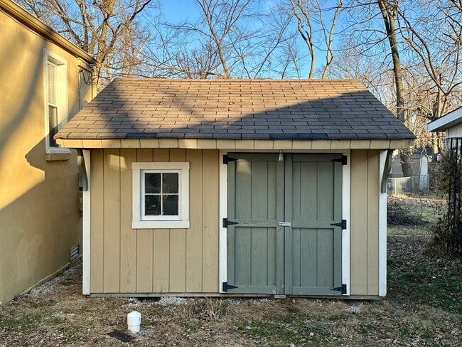 Building Photo - 161 Bosstick Ave