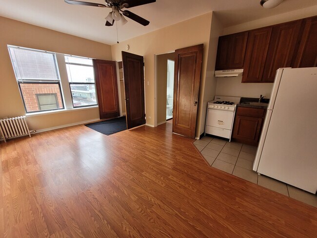 Foto del edificio - 6209 N Winthrop Ave