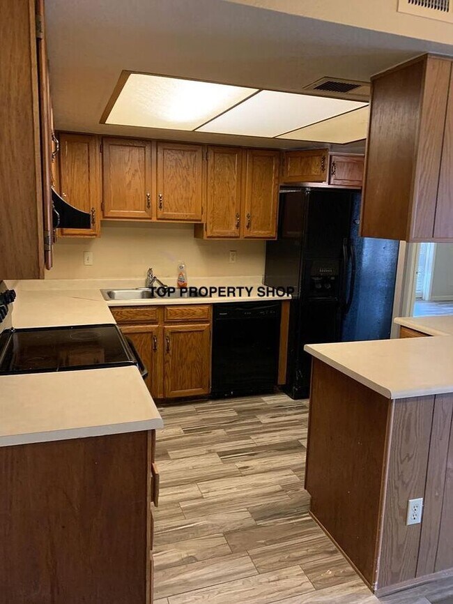 Building Photo - 2 BED 1 BATH IN GLENDALE!