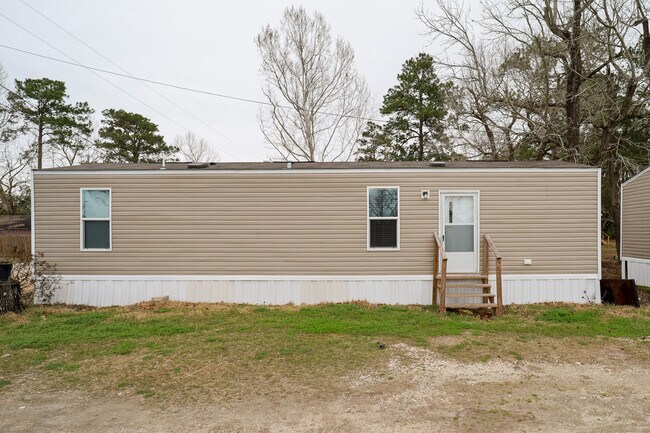 2 Bedbroom / 1 Bath Unit - Pine Meadow MHC