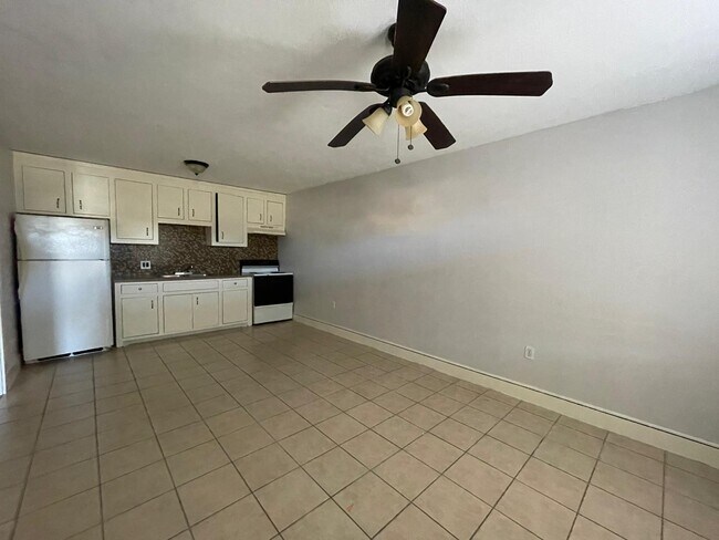 Building Photo - 1002 Miller Ave