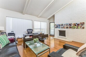 Building Photo - 5908 Sandhurst Ln