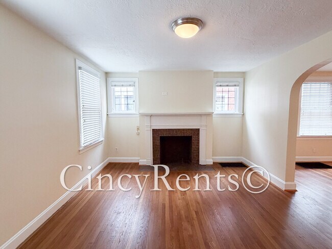 Foto del edificio - 3434 Ault View Ave