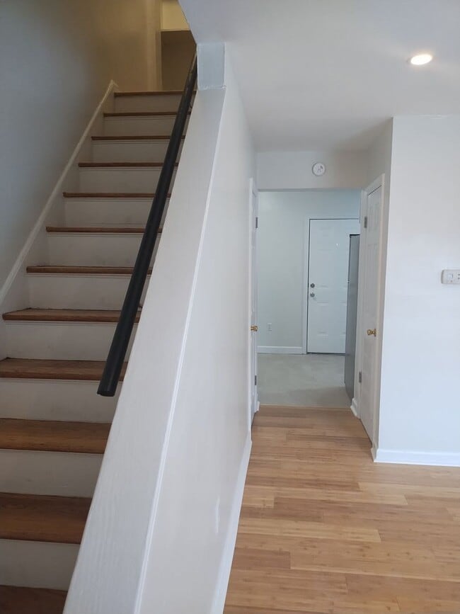 Photo - 104 Poe St Apartment