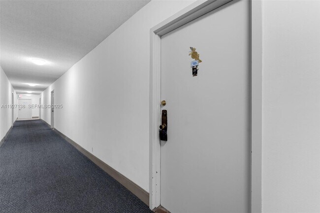 Foto del edificio - 16851 NE 23rd Ave