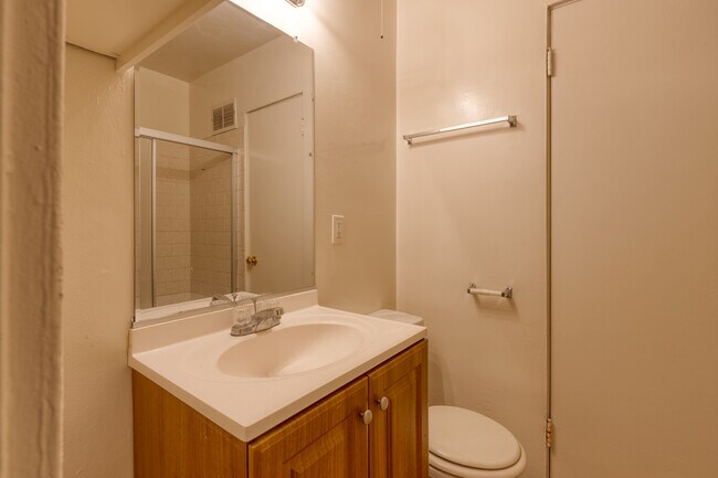Foto del edificio - 15741 Blaine Ave