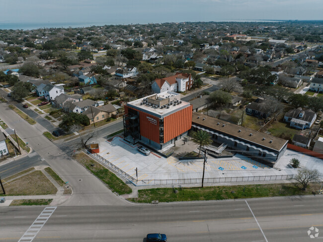 Building Photo - Imperial Apartments