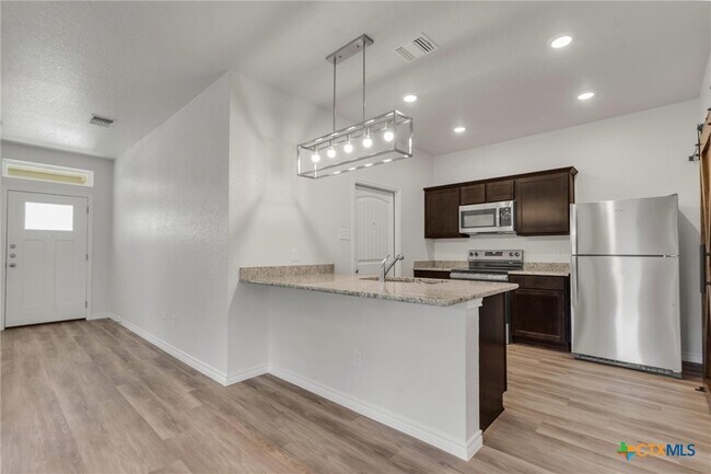 Building Photo - 1118 B Zora Dr