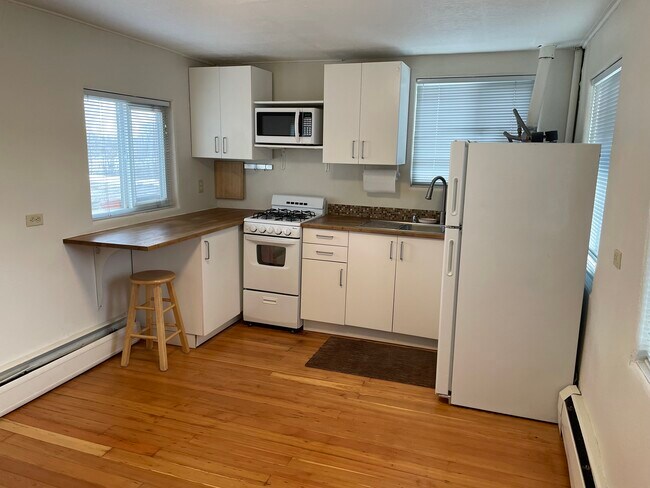 Espacio para sentarse y comer - 624 Knox Ct