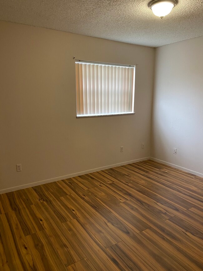 Building Photo - 54 SE Mead Pl