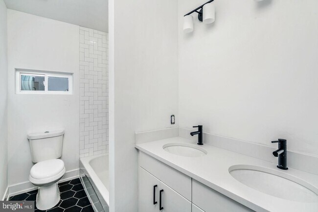 Building Photo - 1527 Ridge Ave