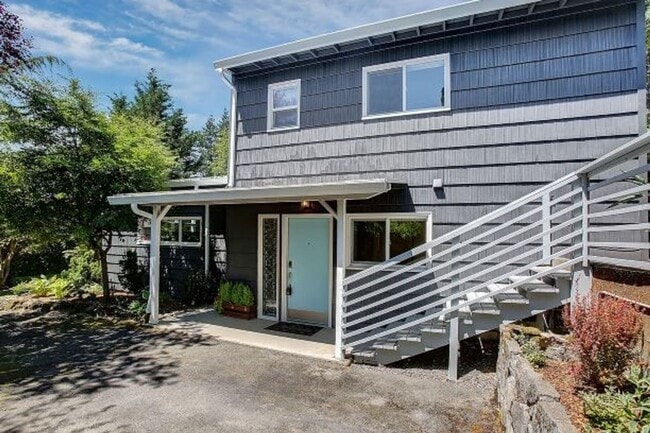 Building Photo - Chic Urban Oasis in Hillsdale