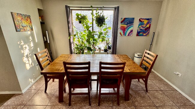 Foto del edificio - 1360 W Evergreen Ave