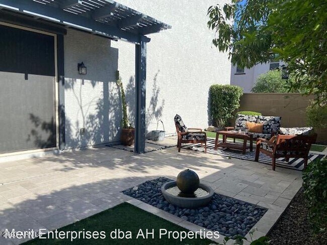 Building Photo - 3 br, 2.5 bath House - 2059 W DESERT HOLLO...