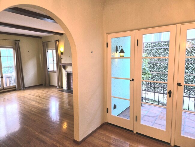 Foto del edificio - 1922 N Hoover St