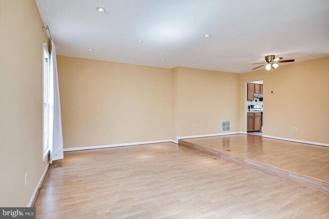Foto del edificio - 4216 Fox Lake Dr