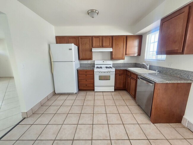 Foto del edificio - Welcome to this 2 Bedroom 1 bath home on a corner lot!