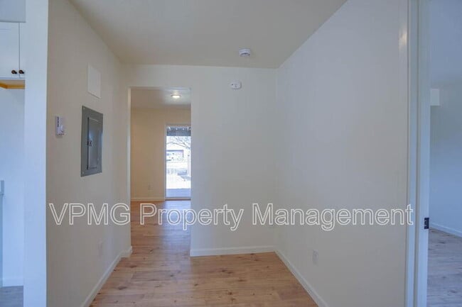 Building Photo - 10412 NE 71st St