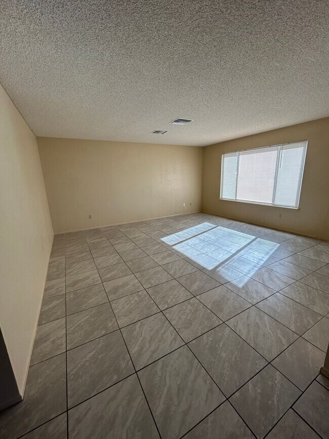 Building Photo - 3 Bedroom 2 bath Home in Chocolate Drop Area of 29 Palms