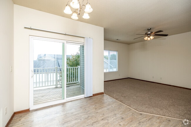 2BR, 2BA - 995 SF - Adam Ridge