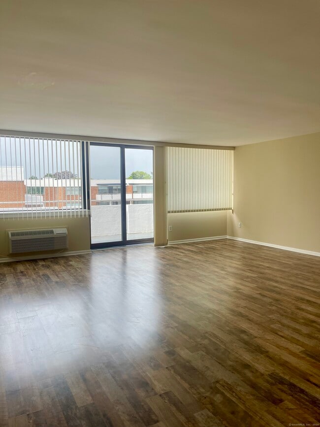 Building Photo - 50 Birdseye St