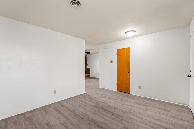 Foto del edificio - 1505 E Amherst St